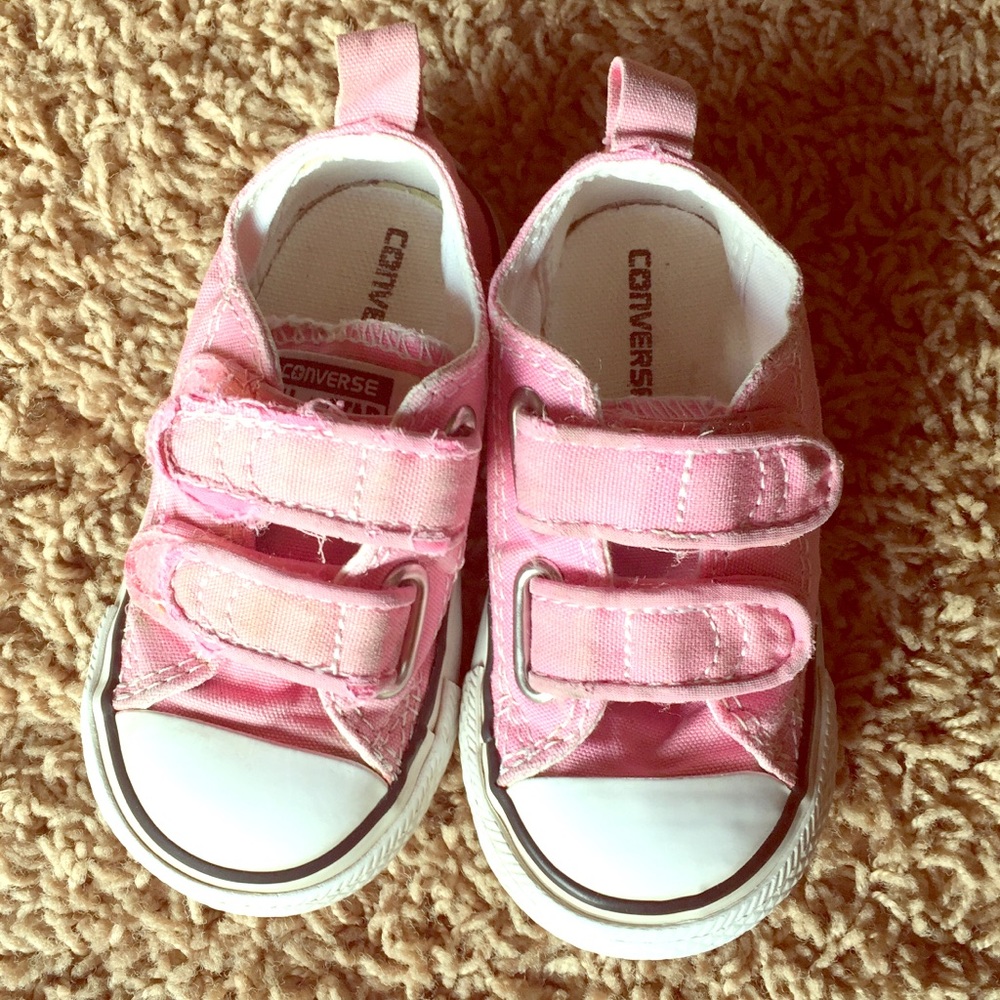 Toddler Girl’s Converse Allstar shoes